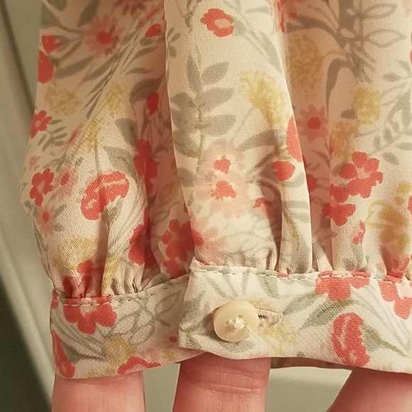 Flowy blouse perfect for Spring - Picture 3 of 4